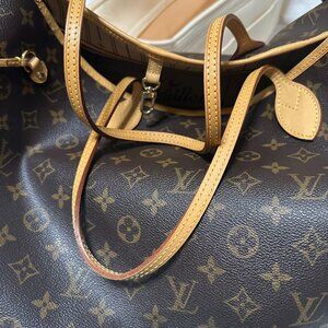AUTHENTIC Louis Vuitton Never full GM (with organizer included)